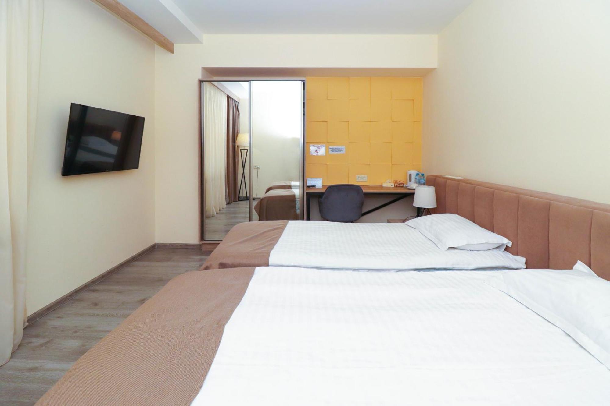 Mandarin Hotel Jereván Kültér fotó