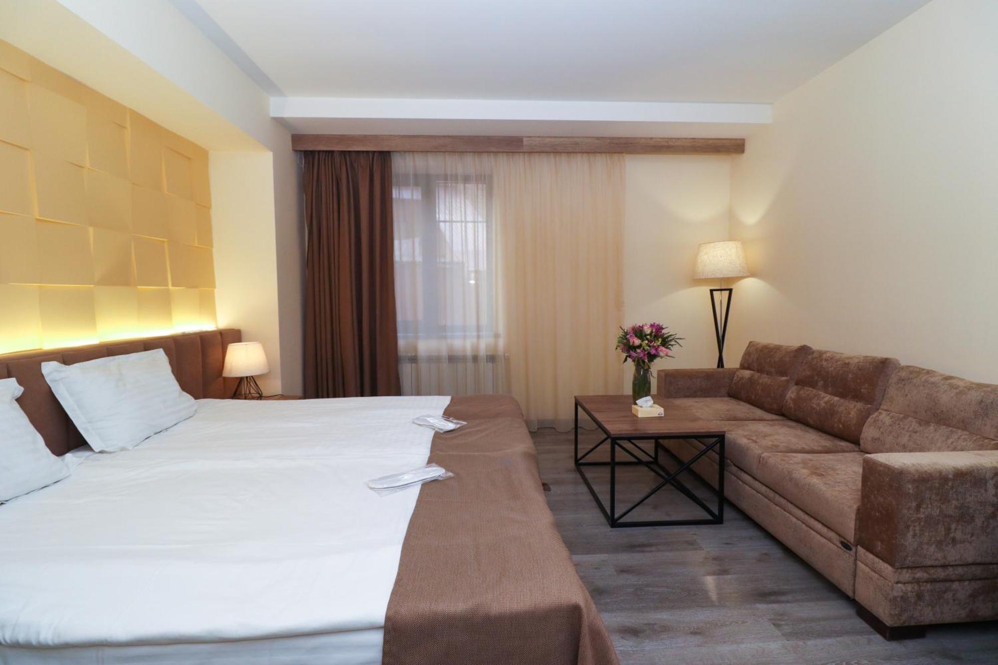 Mandarin Hotel Jereván Kültér fotó